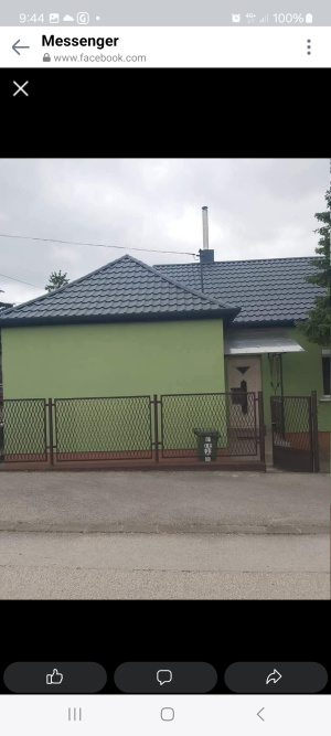 CSERÉPLEMEZES TETŐFEDÉS A cserepeslemezes tetőfedés előnye az ára, amely töredéke bármilyen más tetőfedő anyagnak. Tetőfelújításra kitűnő választás. - CSEREPES TETŐFEDÉSA kerámia vagy beton tetőcserép. Csak természetes anyagokat tartalmaz, hosszú élettartamú, megbízható megoldás. KORCOLT LEMEZES TETŐFEDÉSModern megjelenés és remekül bírja a zord időjárási körülményeket valamint kevés karbantartást igényel. TRAPÉZLEMEZES TETŐFEDÉSA horganyzott vagy színes trapézlemez ideális tetőburkoló anyag, fa vagy acél tartógerendákhoz erősítve. Ipari tetőfedésre is kiváló választás. BITUMENES TETŐFEDÉSAz autóbeálló, a kerti ház vagy az előtető befedéséhez ideális választás. Különösen a kisebb tetők ideális tetőfedési anyaga.