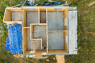 Ácsmunkák kivitelezése garanciával! - Cégünk sokéves tapasztalattal rendelkezik az ács munkákban. Erre a szakértelemre nem csak a tetőfedéseknél és tetőfelújításoknál van szükség, de egyébb kerti építmények pl kocsibeállók építésénél is. Kerti faépítmények és egyéb ácsmunkák kivitelezését is vállaljuk pontos határidővel, ingyenes állapotfelméréss